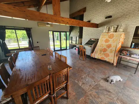 Casa 5 ambientes con 4 baños