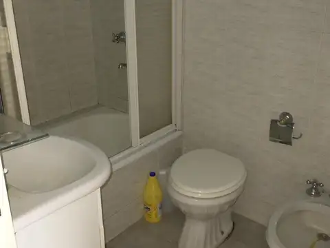 Departamento 1 ambiente en piso alto con vista panorámica, living comedor, cocina separada, lavadero