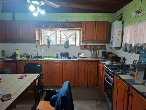 Casa 6 ambientes con 2 baños