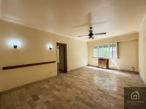 BAJO VALOR  SEMIPISO DE 3 AMB CON DEP/ ESCRITORIO EN RECOLETA, ORIENTACION NORTE A REFACCIONAR 