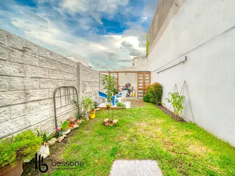 Depto Tipo Casa en Venta en Parque Luro, USD 140.000