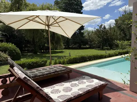 Casa en Alquiler Temporal con 2 cocheras