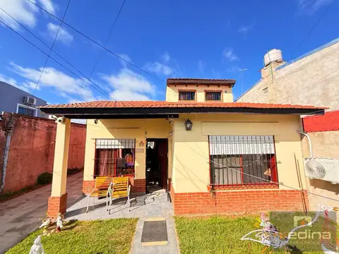 Casa en venta de 3 ambientes en Don Torcuato, con cochera, jardin y playroom