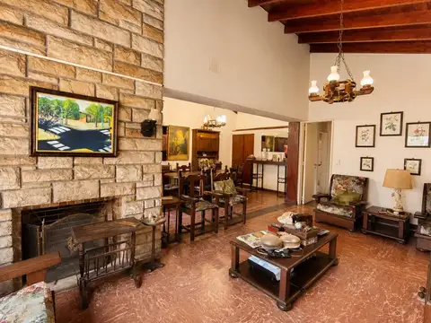 Chalet con Pileta y Jardín - Florida -cerca de Accesos
