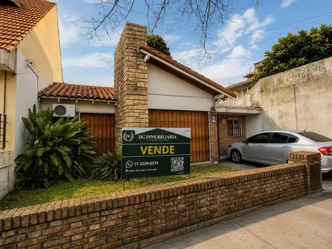 Casa 4 ambientes con 2 baños