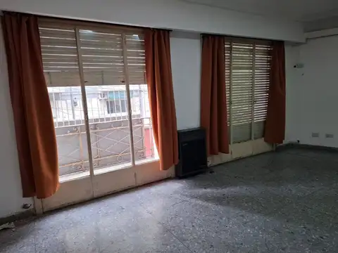 Oficina en Venta con 4 cocheras