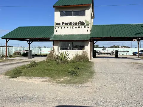 Venta Lote con avances de obra en urbanización Las Perdices