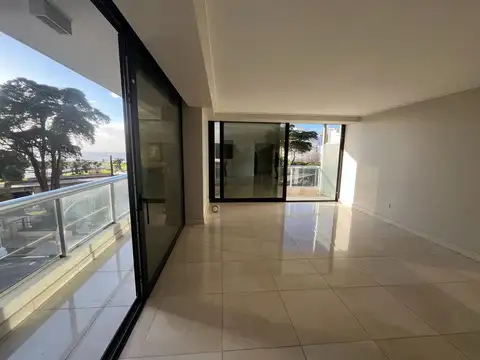 Departamento en Alquiler en La Perla Sur, USD 900