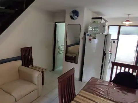 Depto Tipo Casa en Alquiler con 1 cocheras