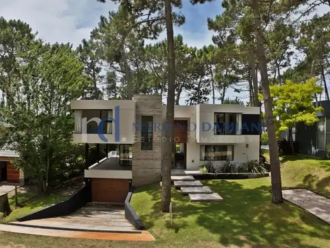 Casa 4 Dormitorios en Venta en Pinamar Zona Álamos