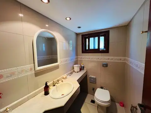 Casa 6 ambientes con 3 baños