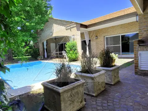 Casa 5 ambientes con 5 baños