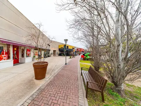 VENTA LOCAL COMERCIAL CON DEPOSITO EN SHOPPING