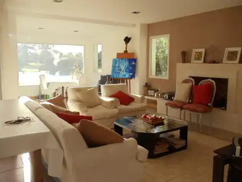 Casa en Alquiler Temporal con 3 cocheras