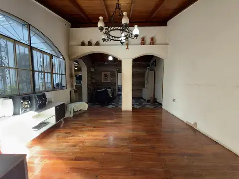 Casa en Venta con 4 cocheras