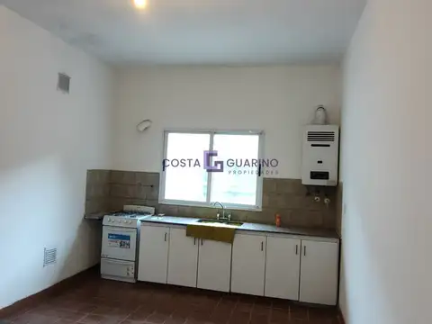 Casa 3 ambientes con 1 baño