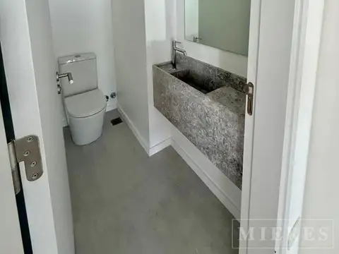 Departamento en Alquiler con 2 cocheras