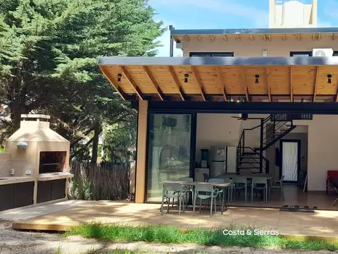 Moderna casa de 5 ambientes, para 8 pasajeros, a 3 cuadras del mar
