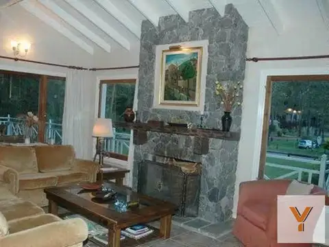 Casa en Venta en Carilo, USD 710.700