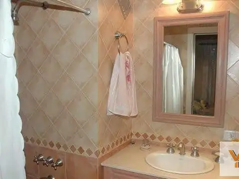 Casa en venta - 4 Dormitorios 5 Baños - Cariló