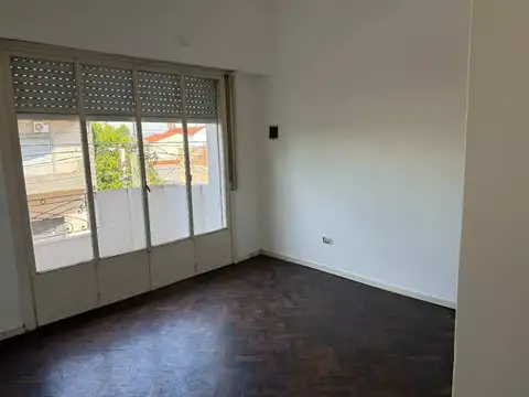 Depto Tipo Casa en Alquiler 40 años