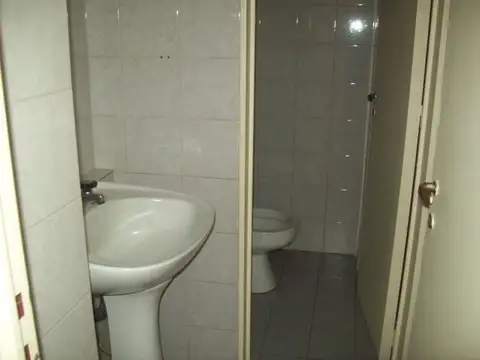 OFICINA FRENTE CONGRESO Y AV CABILDO