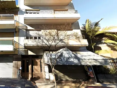 DEPARTAMENTO DE 4 AMBIENTES -FRENTE POR ESCALERA