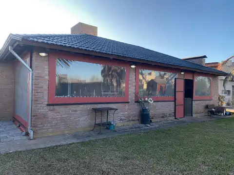 Casa en Venta con 2 cocheras