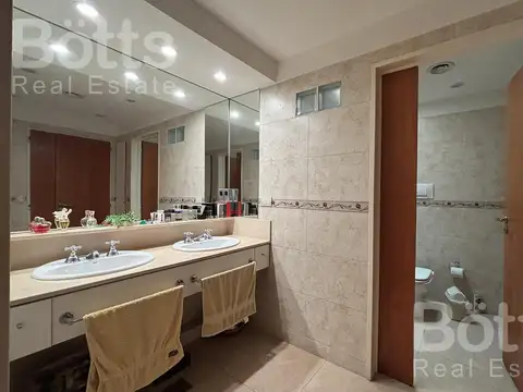 Casa 7 ambientes con 4 baños