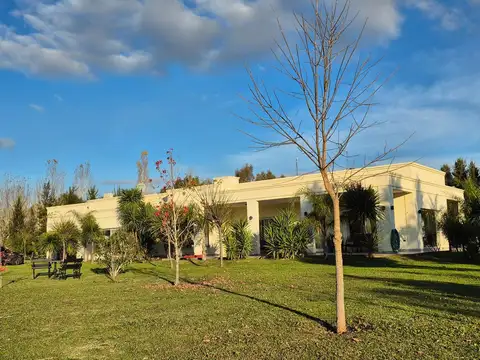 Casa en Venta con 2 cocheras