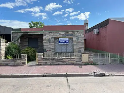 Casa a dos cuadras de la Plaza