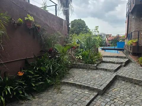 Depto Tipo Casa en Alquiler con 2 cocheras