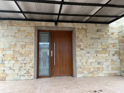 Alquiler Casa La Zagala - Neuquen | 6 Amb. en Planta Baja con Jardin