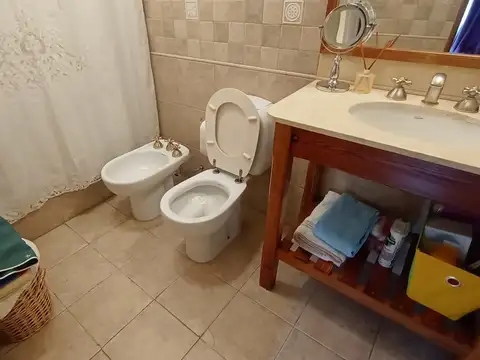 Casa 6 ambientes con 3 baños