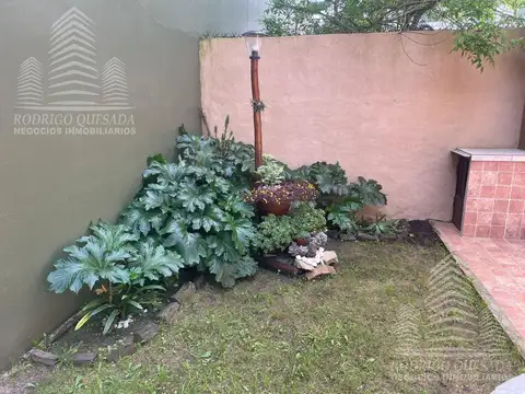 Depto Tipo Casa en Venta con 1 cocheras