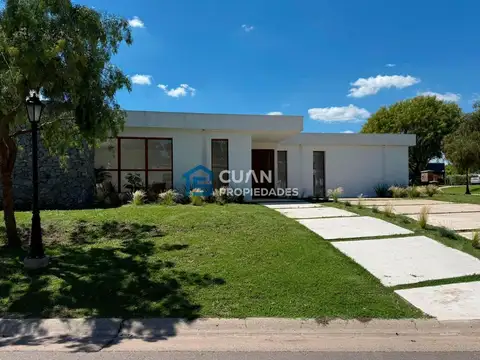 Santa Elena, Pilar Del Este