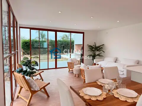 Casa en Venta con 3 cocheras