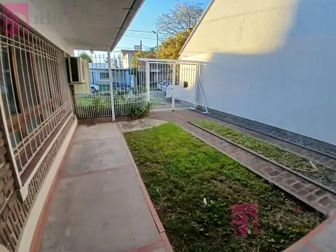 Depto Tipo Casa en Venta en Bernal Oeste, USD 220.000