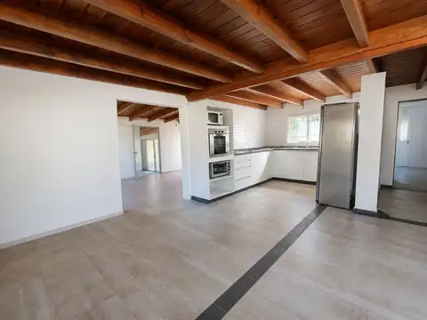 Se vende casa + fábrica de cerveza en V. C. Parque