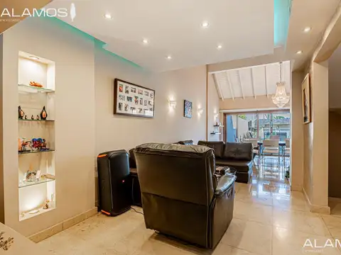 Casa en Venta con 4 cocheras