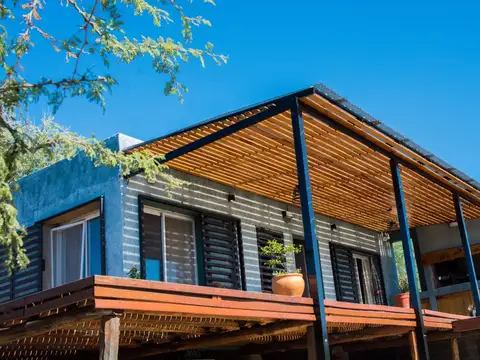 CASA MODERNA SIQUIMAN.PILETA.VISTA A LAS SIERRAS