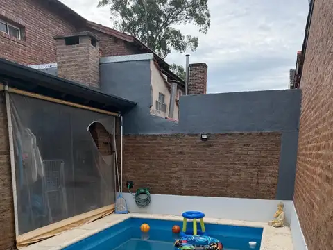 Casa 5 ambientes con 1 baño