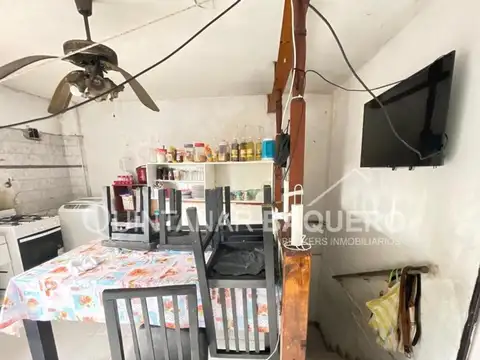 VENTA: Galpón con vivienda. FLORES.