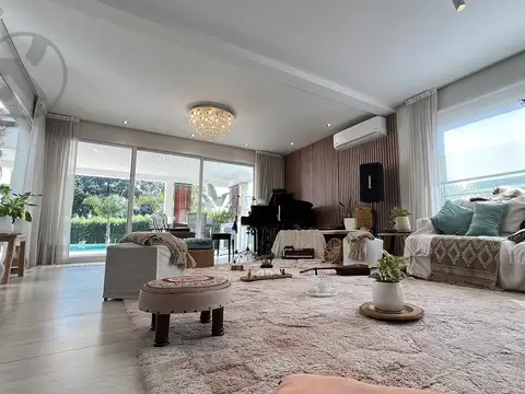 Casa 4 ambientes con 2 baños