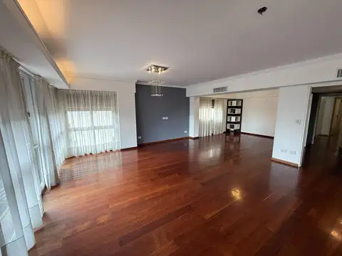 Casa en Alquiler con 1 cochera