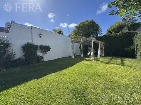 Venta casa 4 ambientes con cochera y quincho en Bernal