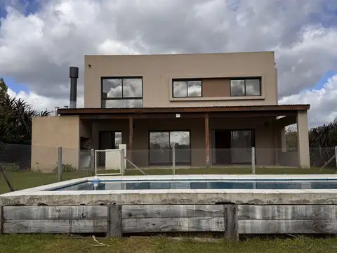 Casa en venta a la laguna El Canton Escobar