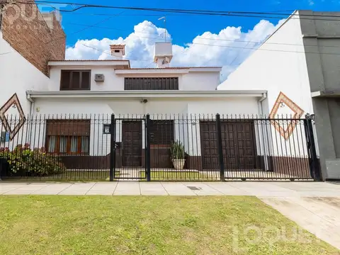 J P Lopez  al 1900