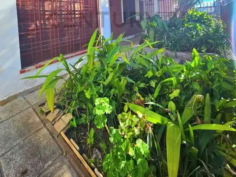 CASA 3 DORMITORIOS. COLINAS DE VELEZ SARSFIELD. EXCELENTE UBICACIÓN!