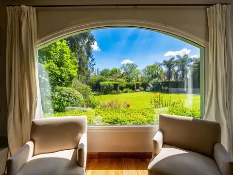 Casa en Venta con 6 cocheras